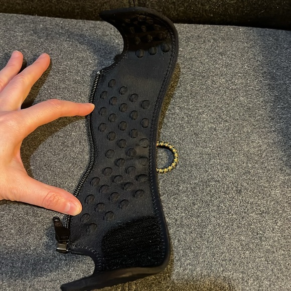 1 Under Armour shoe cuff - Picture 2 of 8